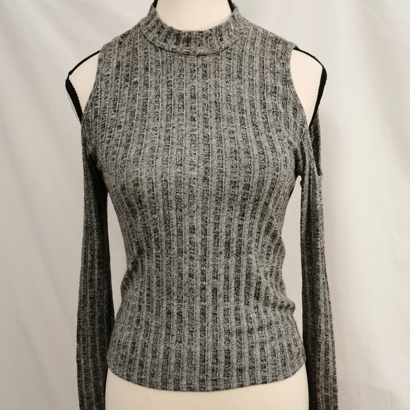 Kendall & Kylie Tops - Kendall and Kylie Long Sleeve Mock Neck Cold Shoulder Top - Sz M